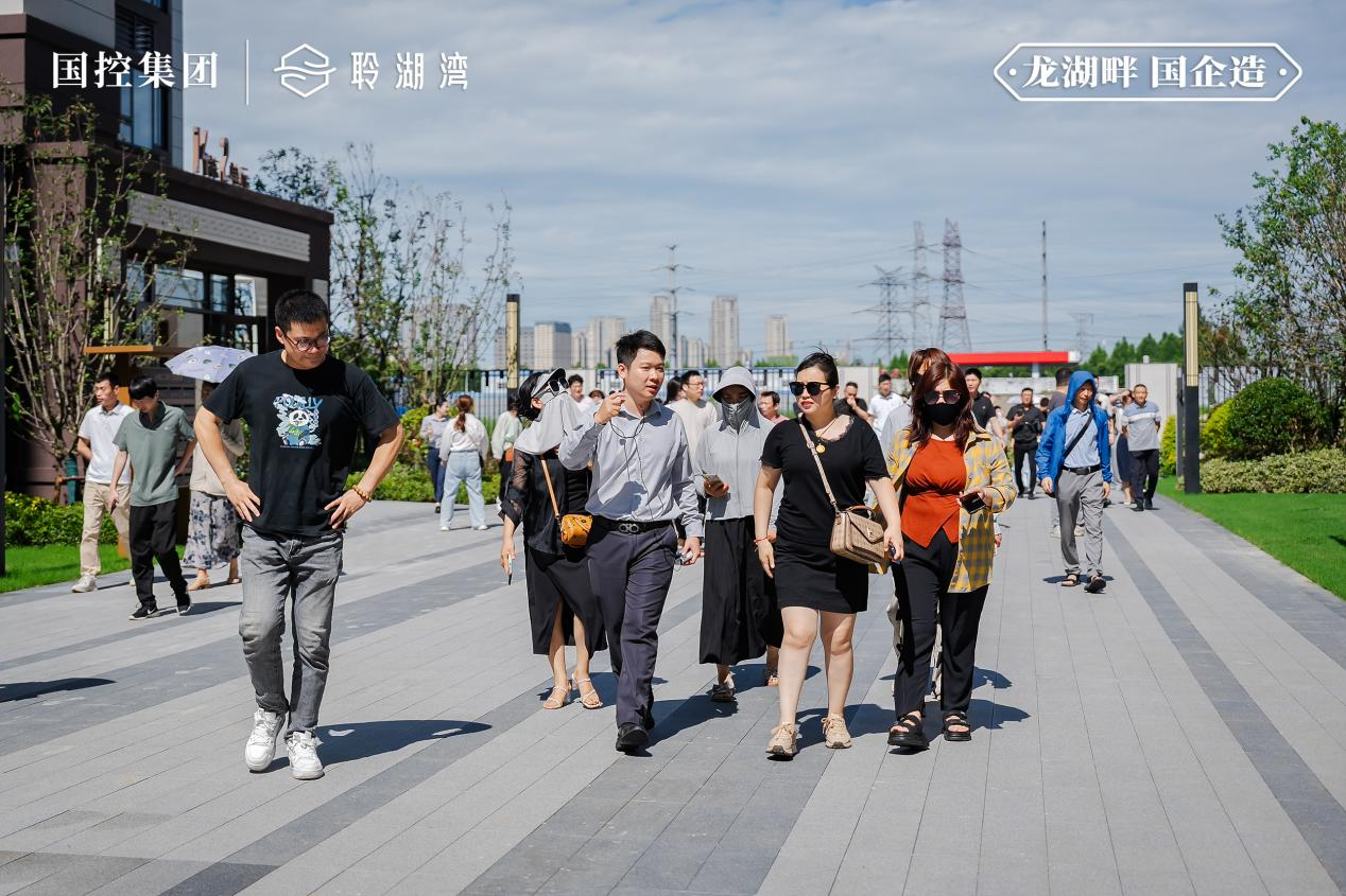 “燃夏啟新境，遇鑒理想家”—聆湖灣項(xiàng)目湖灣生活園林景觀(guān)樣本盛大啟幕